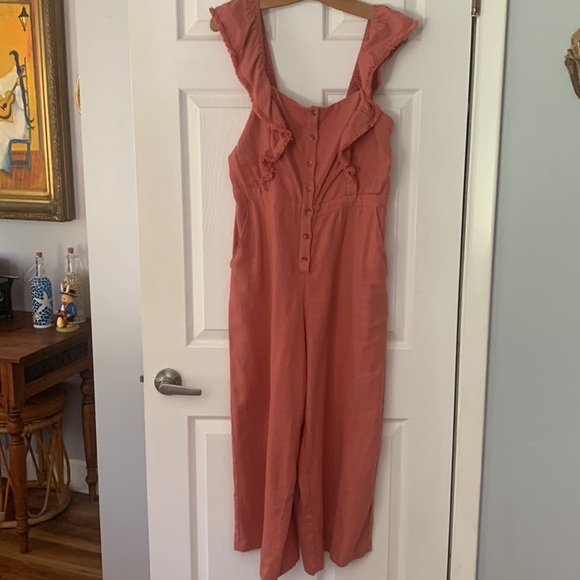 Cute Romper With Pockets and Ruffles - Picture 4 of 10